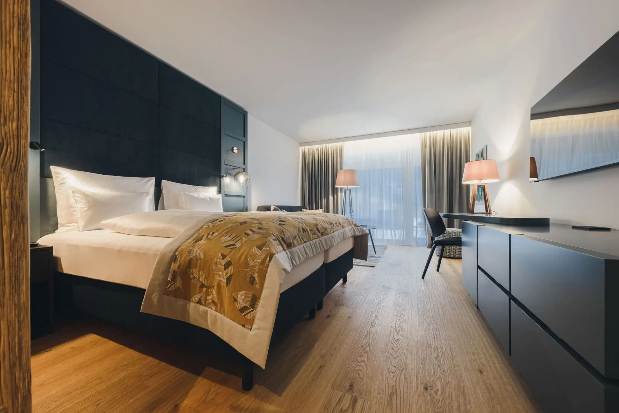 Rooms & Suites 6 null