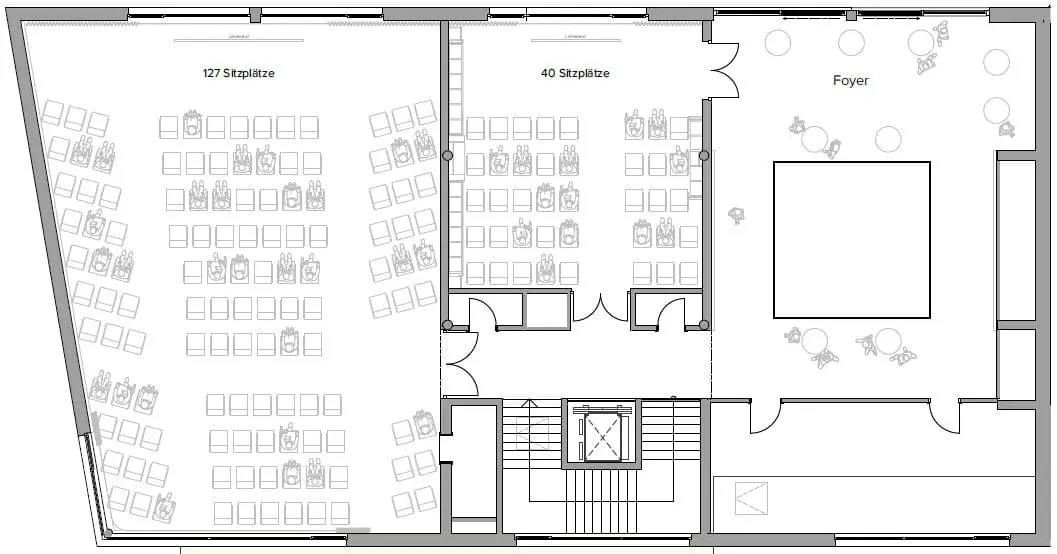 Seminarraum Kino Der Grundriss zeigt zwei Säle mit Stuhlreihen, die mit 127 und 40 Plätzen beschriftet sind, sowie ein Foyer mit runden Tischen und Stühlen. Eine zentrale Treppe und Eingänge verbinden die Räume und das Foyer.
