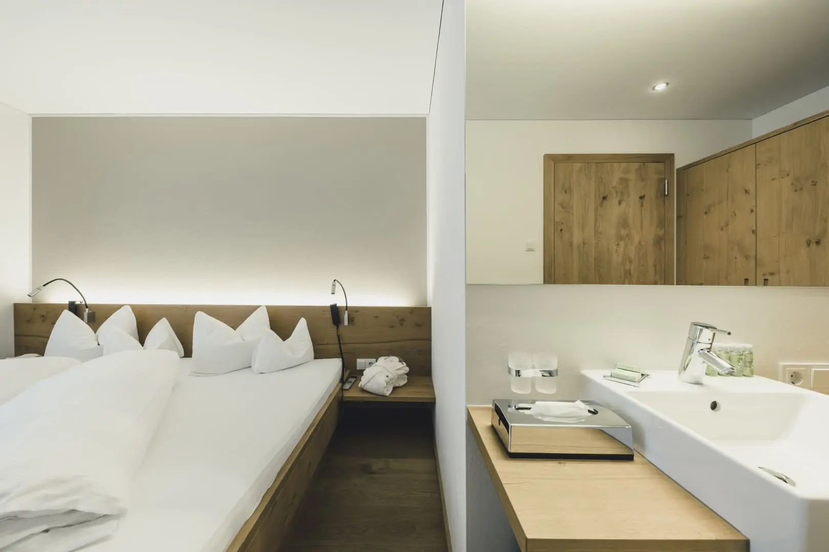 Rooms & Suites 4 null