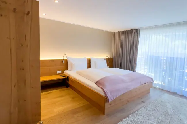 Alpensuite mit Balkon - Zimmer in Schruns, Alpenhotel Montafon