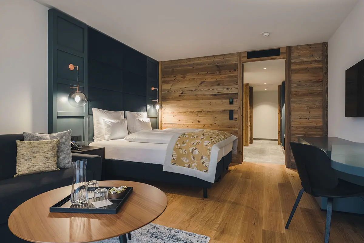 Zimmer & Suiten 5 Design Juniorsuite mit Balkon ``Silberfichte`` - Zimmer in Schruns, Alpenhotel Montafon