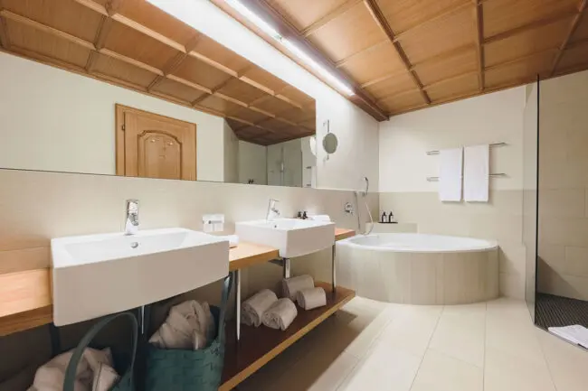 Superior-Apartment mit Kamin und Balkon - Zimmer in Schruns, Alpenhotel Montafon